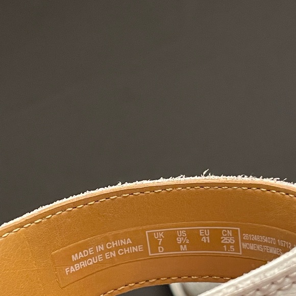 Clarks Unstructured Capri Step White Leather Sandals Size - 9.5 NWOT - Picture 5 of 5